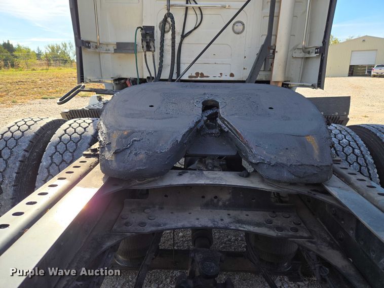 image for item EU3995 2019 Volvo Truck VNL semi truck