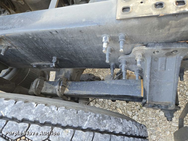 image for item EU3995 2019 Volvo Truck VNL semi truck