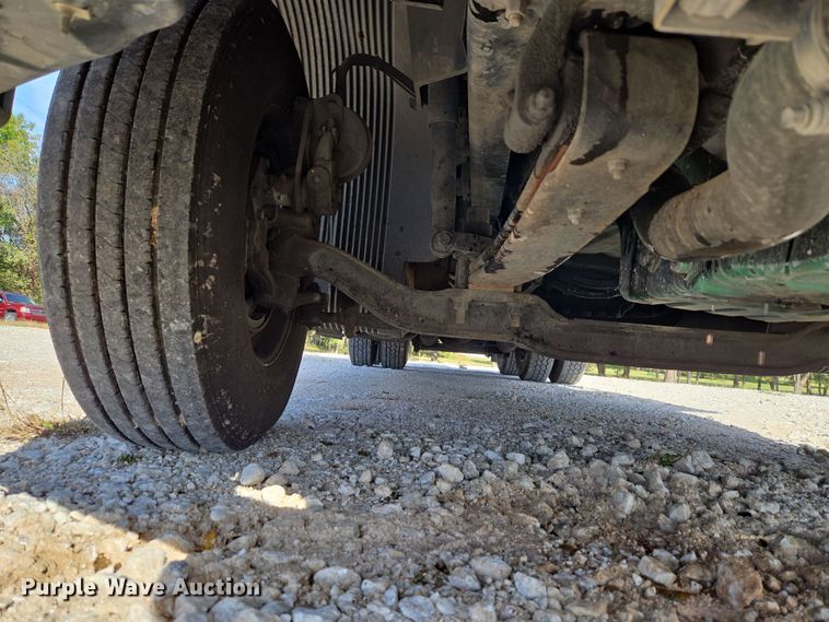 image for item EU3995 2019 Volvo Truck VNL semi truck