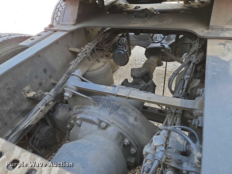 image for item EU3995 2019 Volvo Truck VNL semi truck