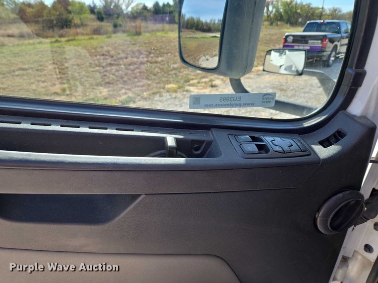 image for item EU3995 2019 Volvo Truck VNL semi truck