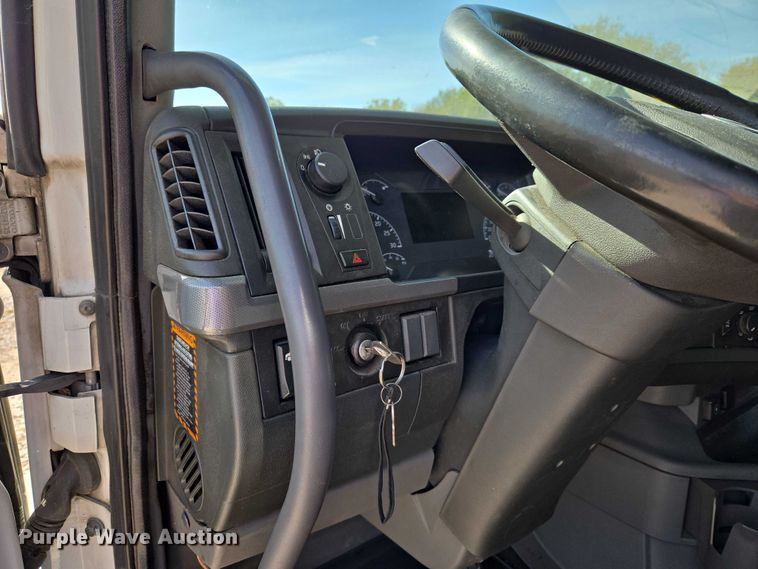 image for item EU3995 2019 Volvo Truck VNL semi truck