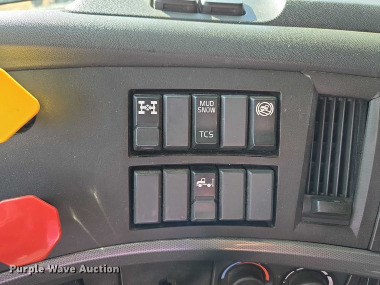 image for item EU3995 2019 Volvo Truck VNL semi truck