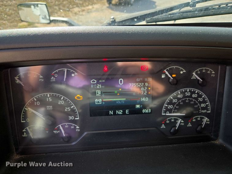 image for item EU3995 2019 Volvo Truck VNL semi truck