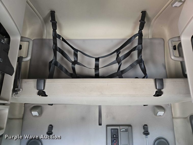 image for item EU3995 2019 Volvo Truck VNL semi truck