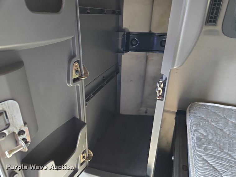 image for item EU3995 2019 Volvo Truck VNL semi truck