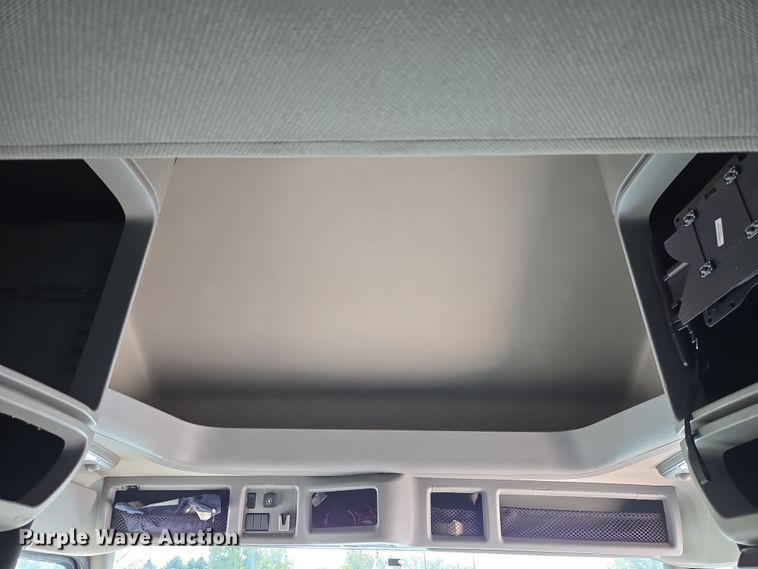 image for item EU3995 2019 Volvo Truck VNL semi truck