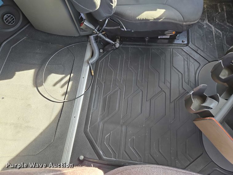 image for item EU3995 2019 Volvo Truck VNL semi truck