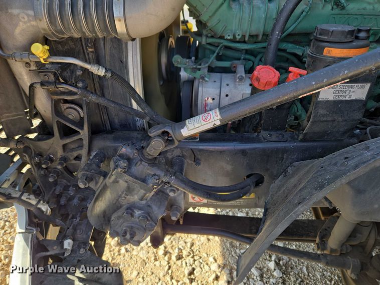 image for item EU3995 2019 Volvo Truck VNL semi truck