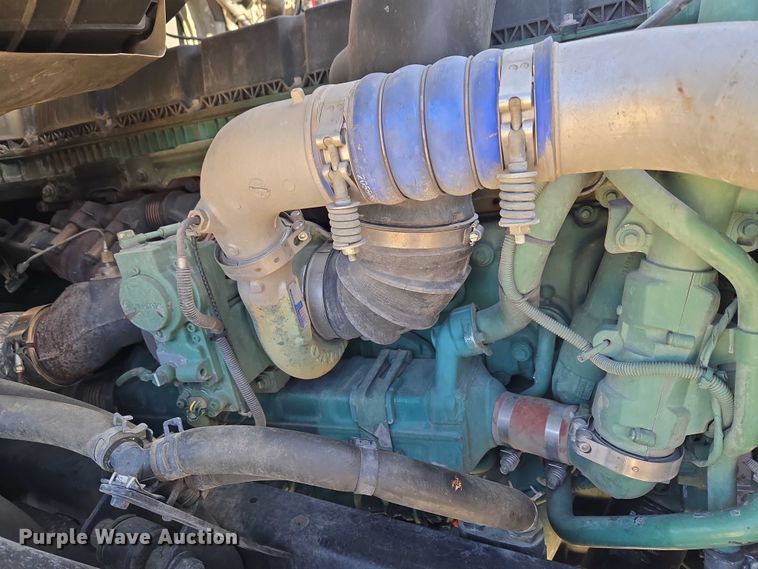 image for item EU3995 2019 Volvo Truck VNL semi truck