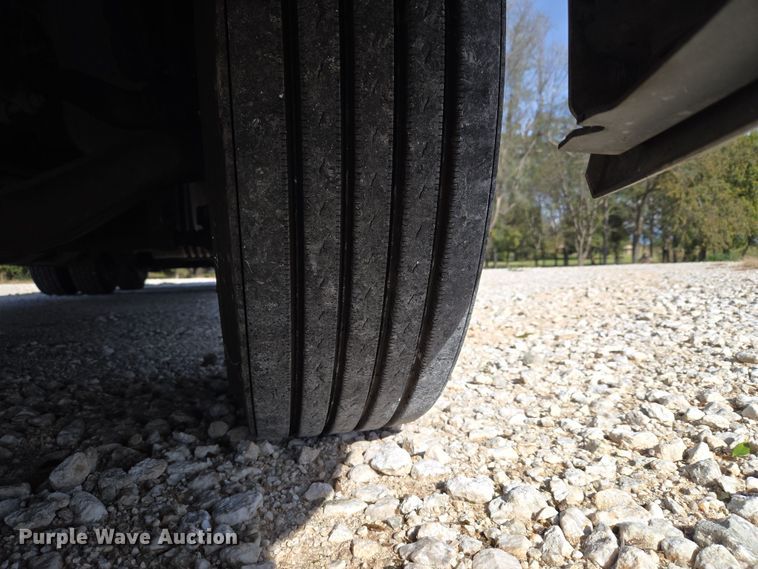 image for item EU3995 2019 Volvo Truck VNL semi truck