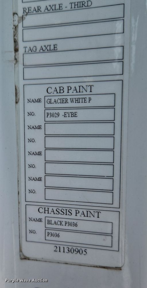 image for item EU3995 2019 Volvo Truck VNL semi truck