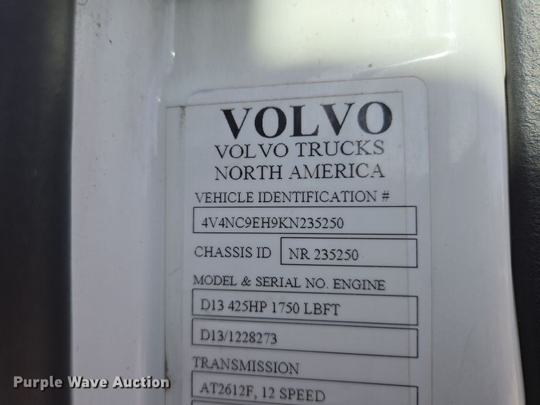 image for item EU3995 2019 Volvo Truck VNL semi truck