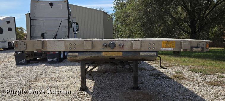 image for item EU3997 2010 Utility Trailers flatbed trailer
