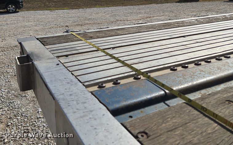 image for item EU3997 2010 Utility Trailers flatbed trailer