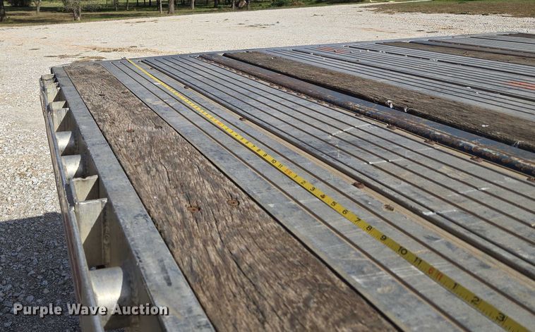 image for item EU3997 2010 Utility Trailers flatbed trailer