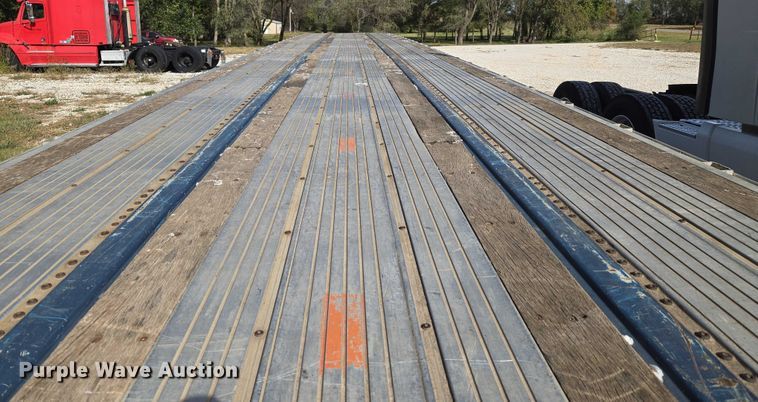 image for item EU3997 2010 Utility Trailers flatbed trailer