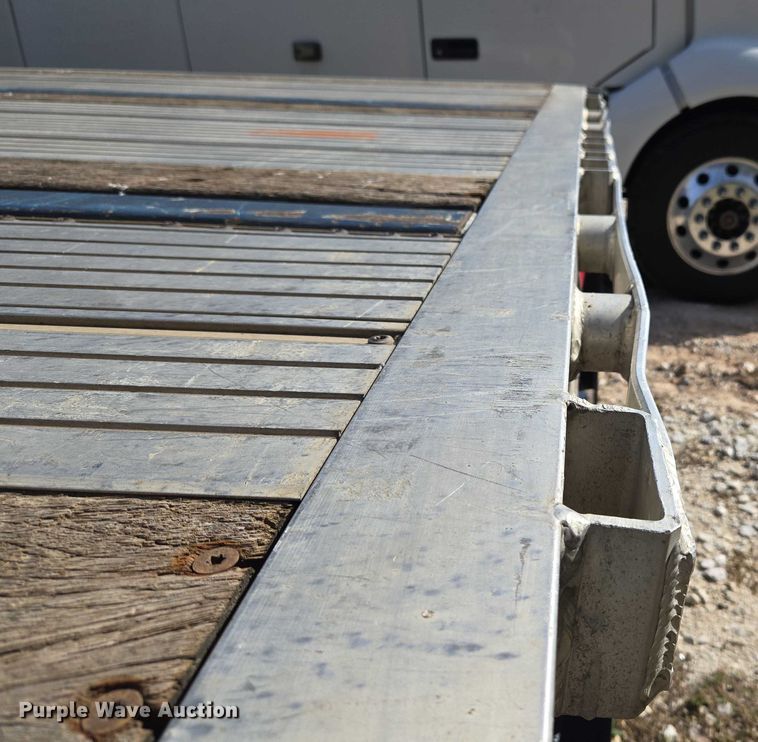 image for item EU3997 2010 Utility Trailers flatbed trailer