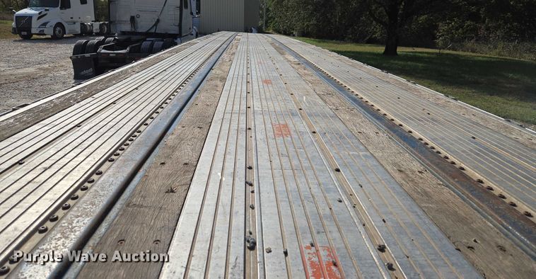 image for item EU3997 2010 Utility Trailers flatbed trailer