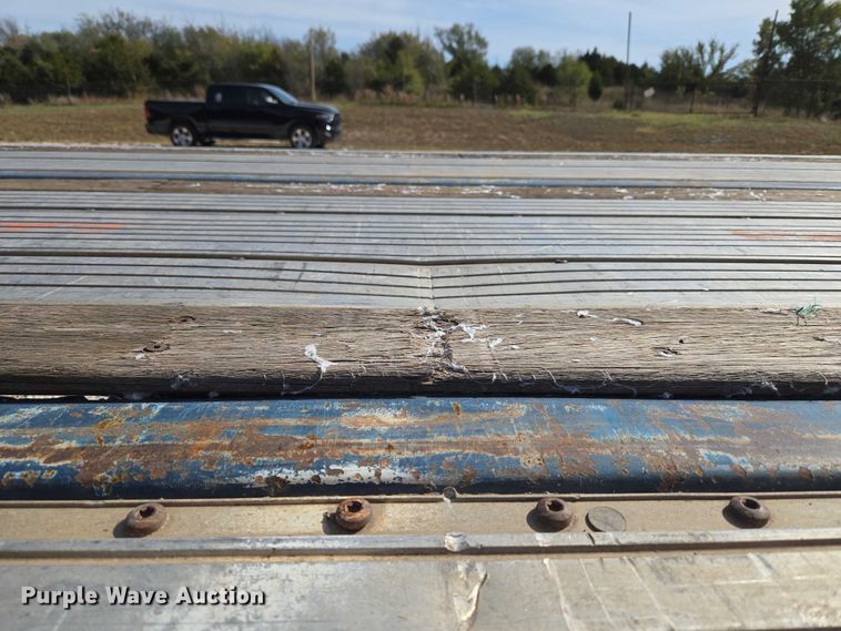 image for item EU3997 2010 Utility Trailers flatbed trailer