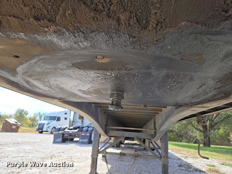 image for item EU3997 2010 Utility Trailers flatbed trailer