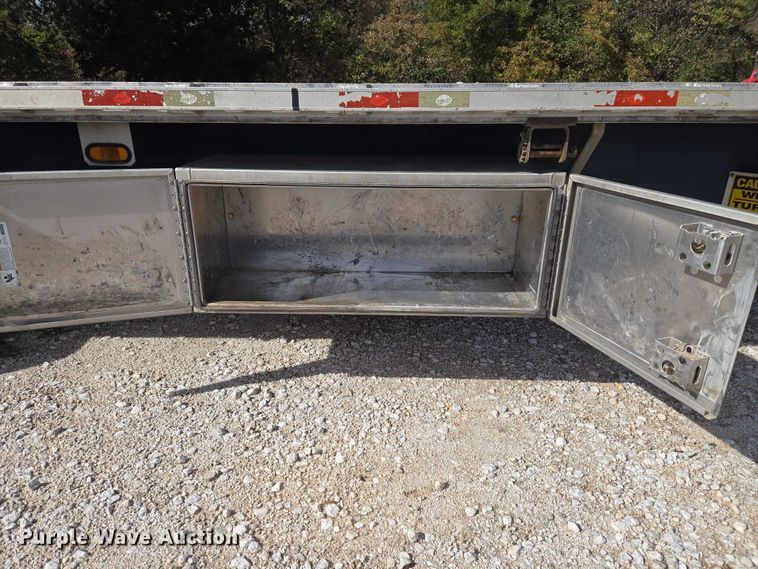image for item EU3997 2010 Utility Trailers flatbed trailer