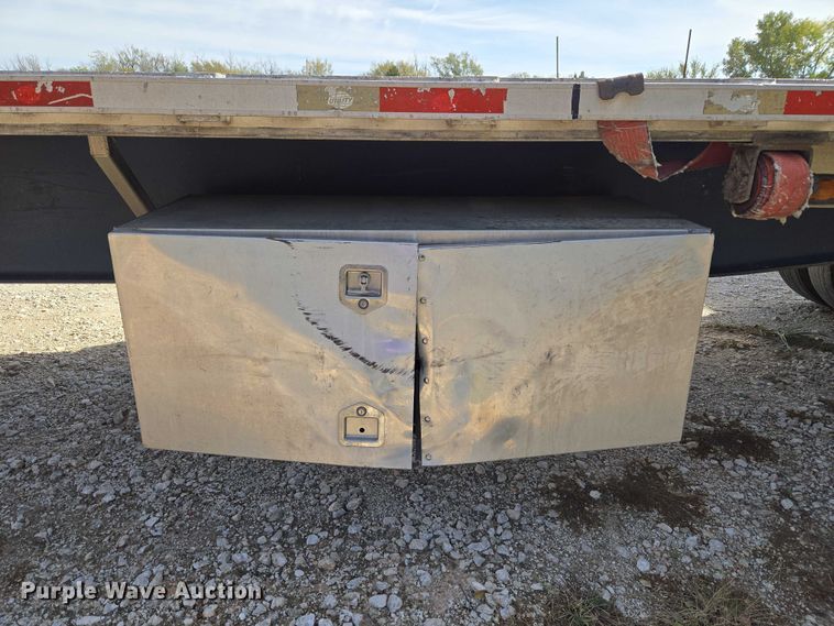 image for item EU3997 2010 Utility Trailers flatbed trailer