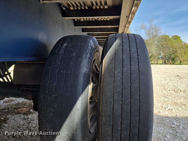 image for item EU3997 2010 Utility Trailers flatbed trailer