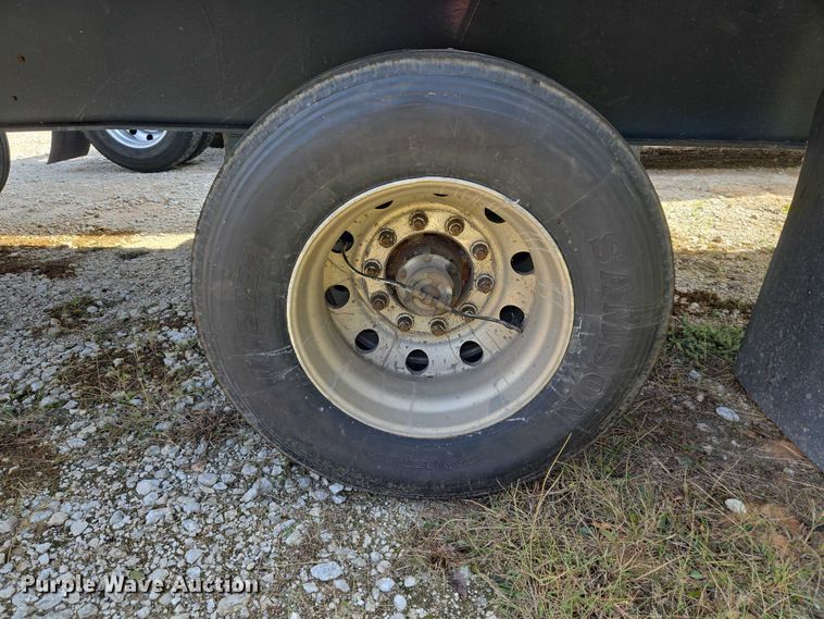 image for item EU3997 2010 Utility Trailers flatbed trailer