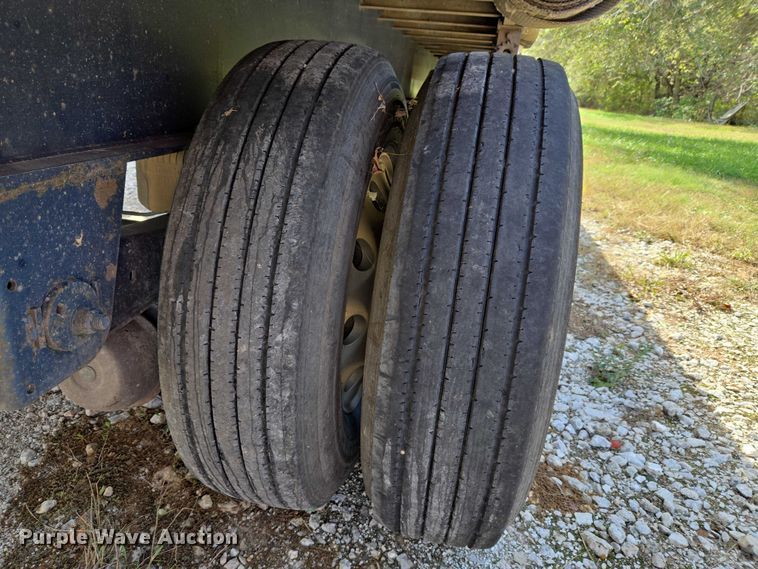 image for item EU3997 2010 Utility Trailers flatbed trailer