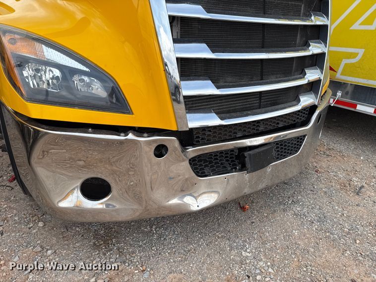 image for item EU5192 2020 Freightliner  Cascadia 126 semi truck