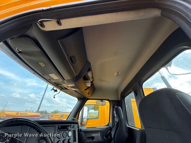 image for item EU5192 2020 Freightliner  Cascadia 126 semi truck