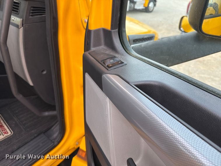 image for item EU5192 2020 Freightliner  Cascadia 126 semi truck