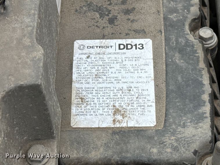 image for item EU5192 2020 Freightliner  Cascadia 126 semi truck