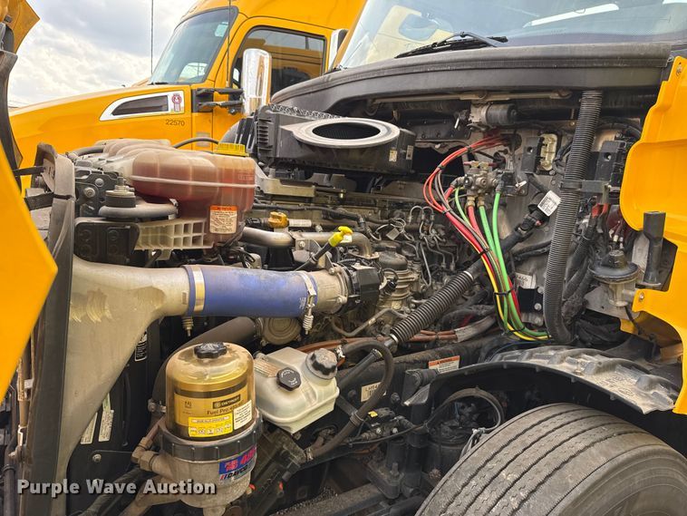 image for item EU5192 2020 Freightliner  Cascadia 126 semi truck