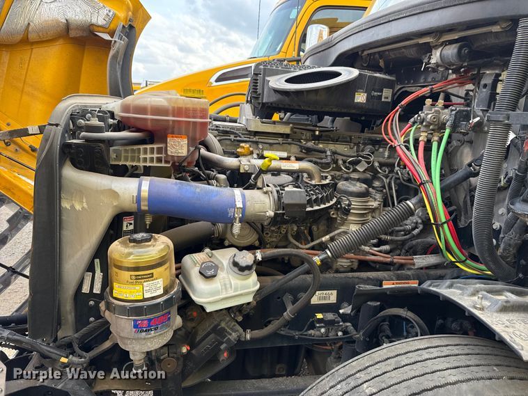 image for item EU5192 2020 Freightliner  Cascadia 126 semi truck