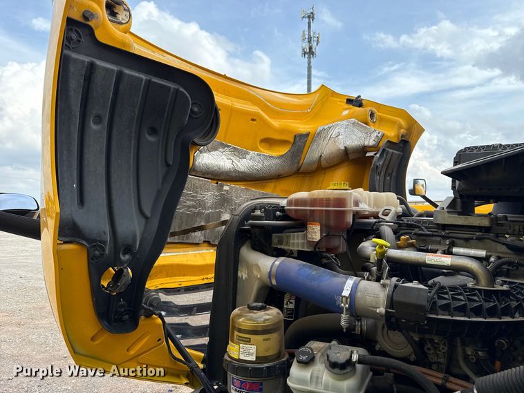 image for item EU5192 2020 Freightliner  Cascadia 126 semi truck