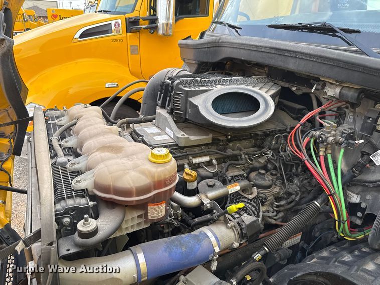 image for item EU5192 2020 Freightliner  Cascadia 126 semi truck