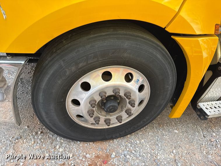 image for item EU5192 2020 Freightliner  Cascadia 126 semi truck