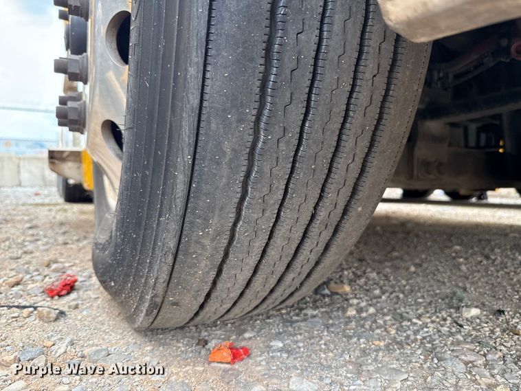 image for item EU5192 2020 Freightliner  Cascadia 126 semi truck