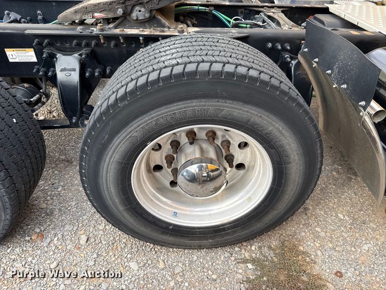 image for item EU5192 2020 Freightliner  Cascadia 126 semi truck