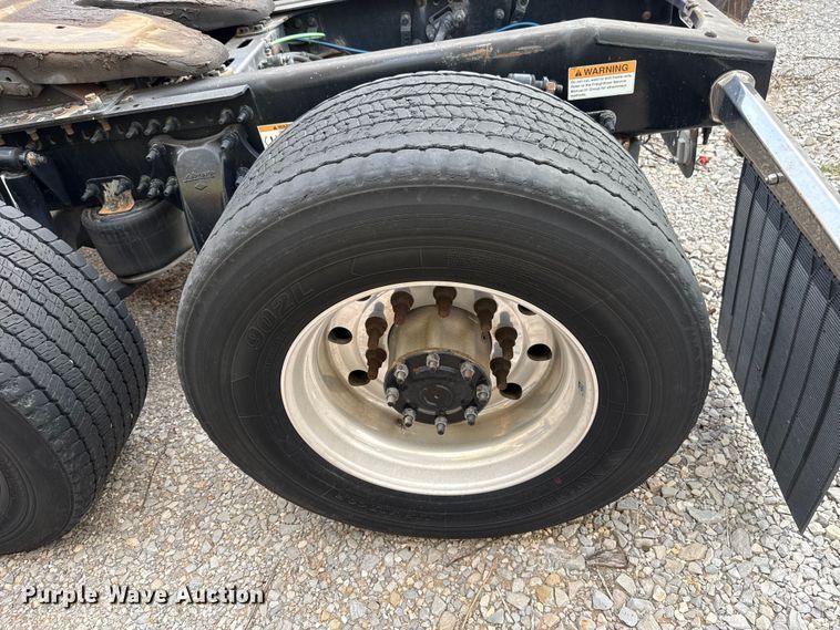 image for item EU5192 2020 Freightliner  Cascadia 126 semi truck