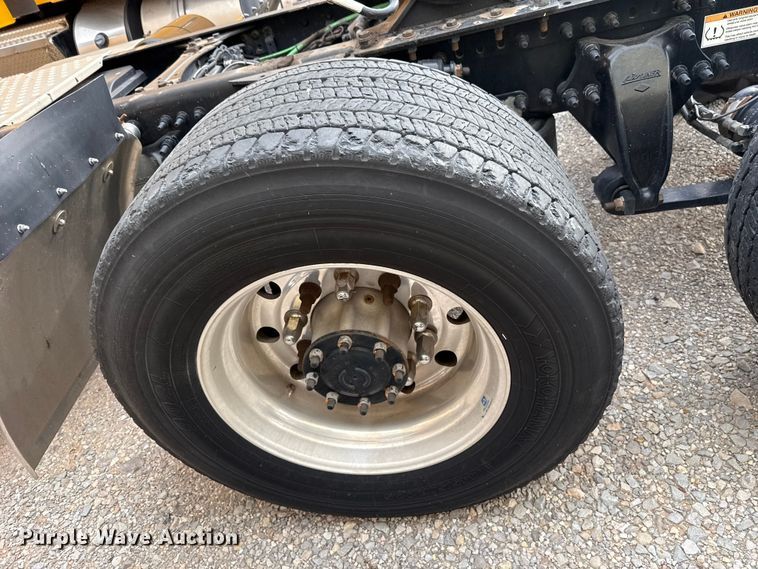 image for item EU5192 2020 Freightliner  Cascadia 126 semi truck