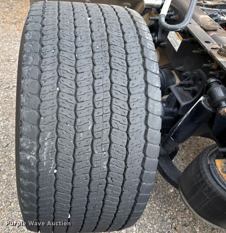 image for item EU5192 2020 Freightliner  Cascadia 126 semi truck