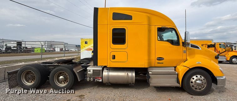 image for item EU5193 2022 Kenworth T680 semi truck