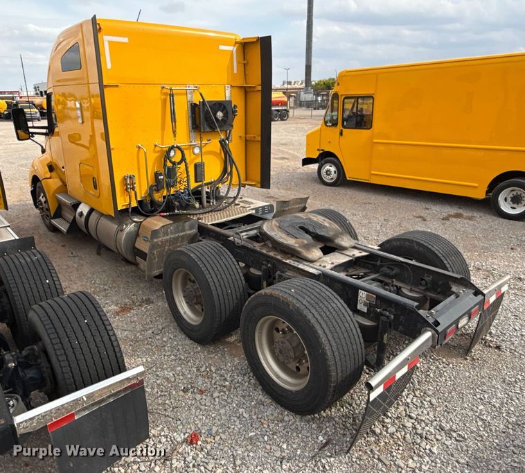 image for item EU5193 2022 Kenworth T680 semi truck