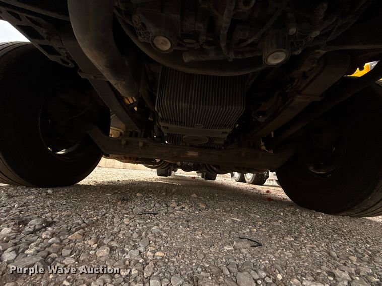 image for item EU5193 2022 Kenworth T680 semi truck