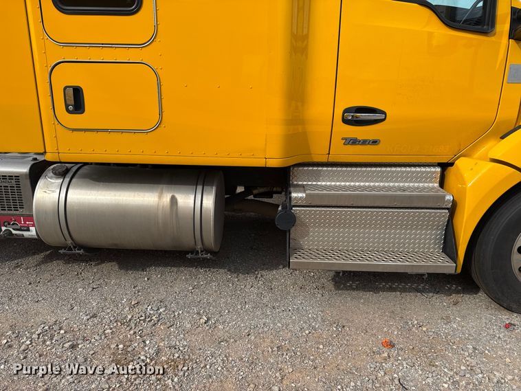 image for item EU5193 2022 Kenworth T680 semi truck