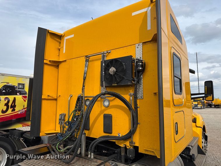 image for item EU5193 2022 Kenworth T680 semi truck