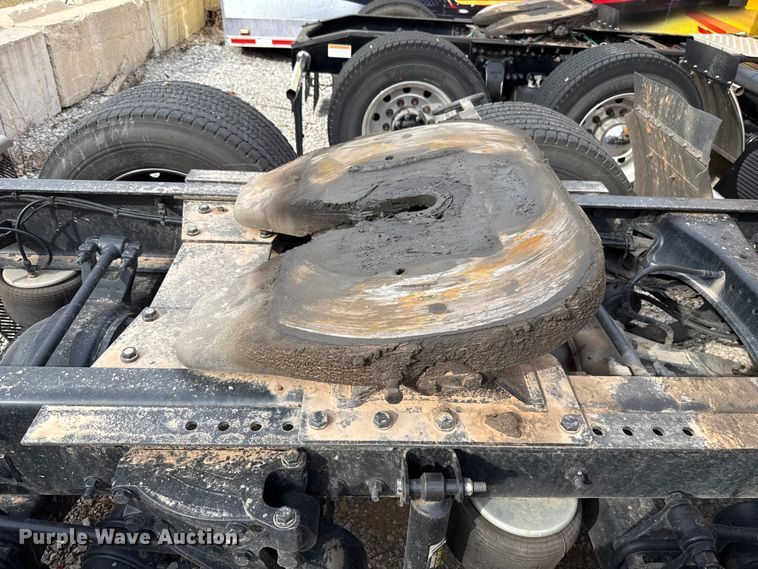 image for item EU5193 2022 Kenworth T680 semi truck